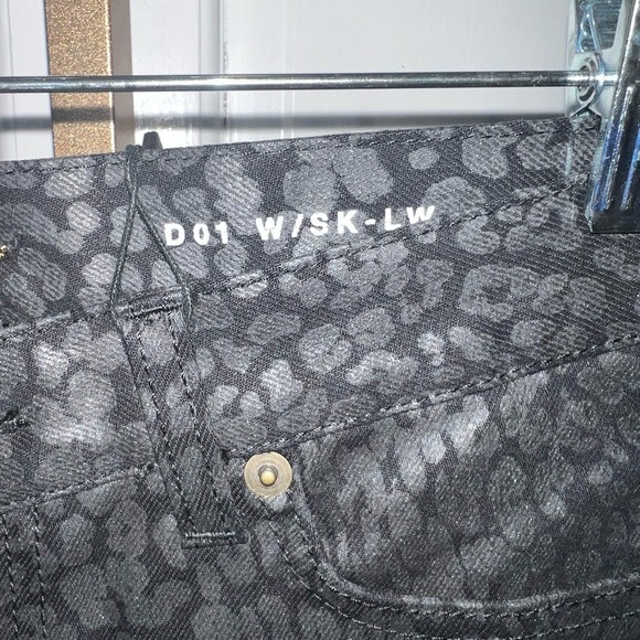 Yves St. Laurent NWT Snake Skin Print Skinny Jean Size 27 - Picture 3 of 9